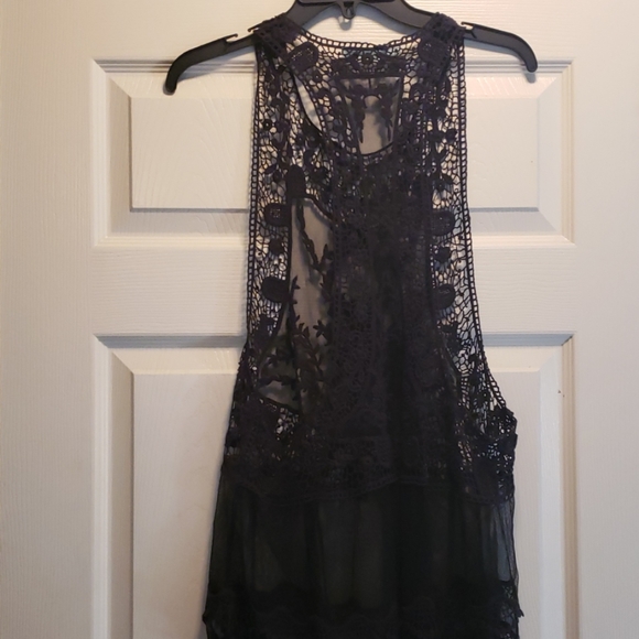 Vest - Picture 3 of 4